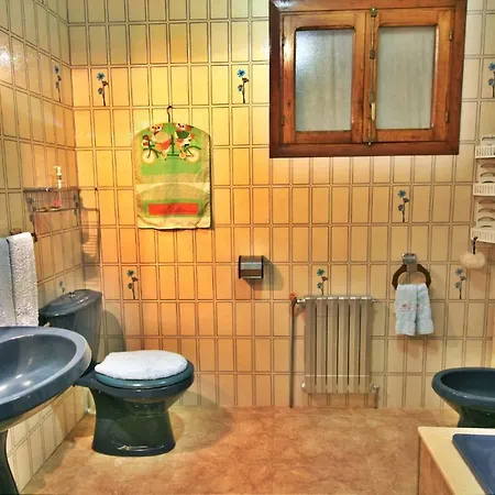 Semesterbostad Casa Anon *